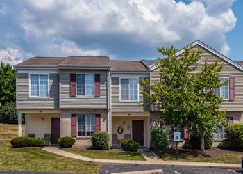 Exquisite Exterior Designs at Meadow View Apartments and Townhomes, Ohio
